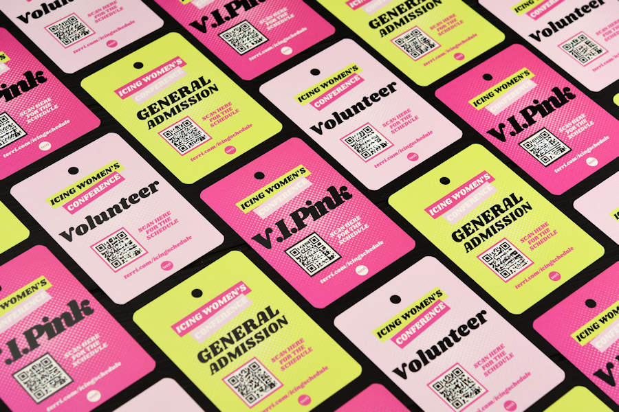 Säänkestävä repeämätön konferenssipassi