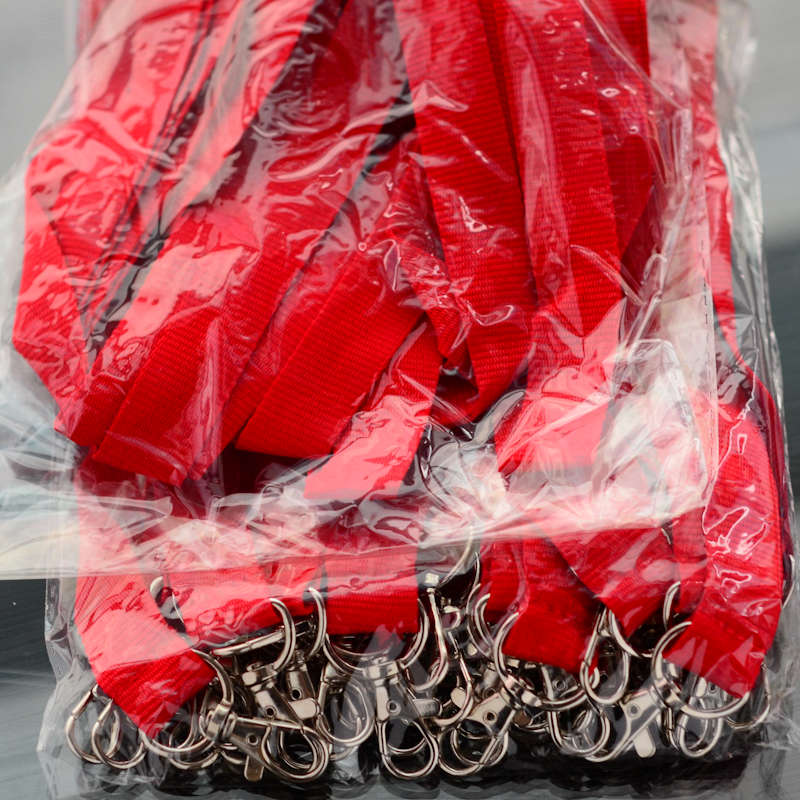 Punainen Avainnauha 20mm kahdella klipsillä, ei turvalukkoa, pehmeä materiaali