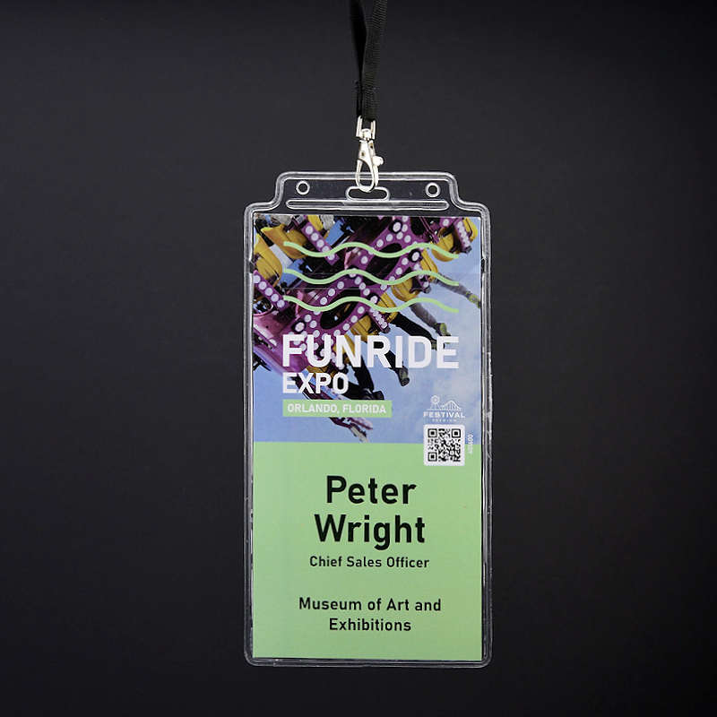 Kirkas Erikoispitkä nimikorttitasku esimerkiksi rallipasseille