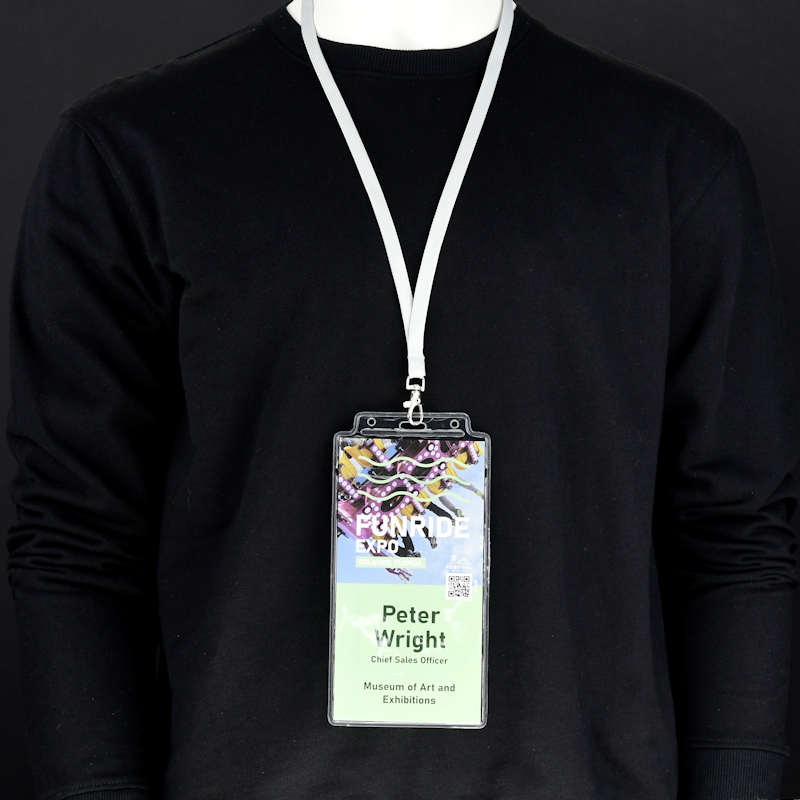 Kirkas Erikoispitkä nimikorttitasku esimerkiksi rallipasseille