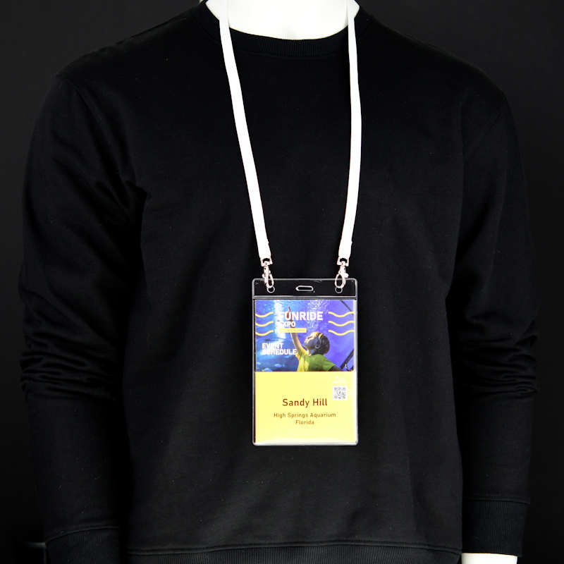 Kirkas Muovitasku A6 ja A7 kortille, esim käsiohjelma ja pääsylippu