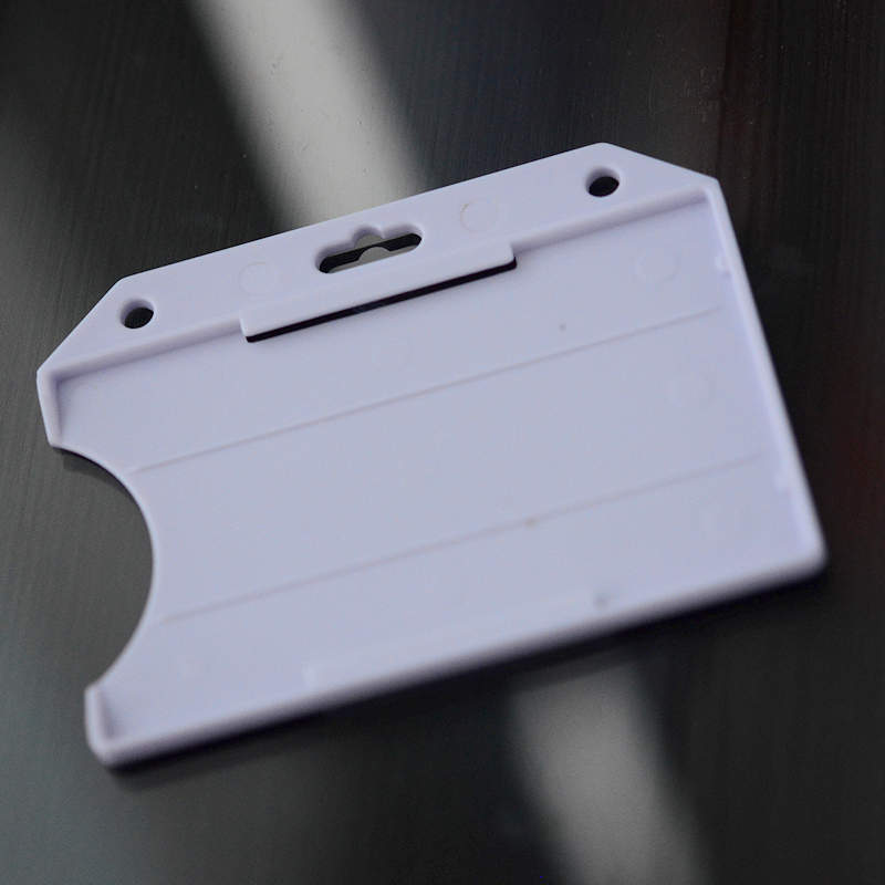 Valkoinen Perinteinen ID-kortin pidike yhdelle kortille