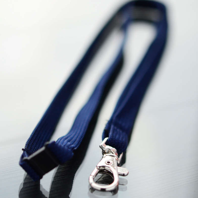 Tummansininen Classic 10mm kaulanauha turvalukolla ja papukaijaklipsillä