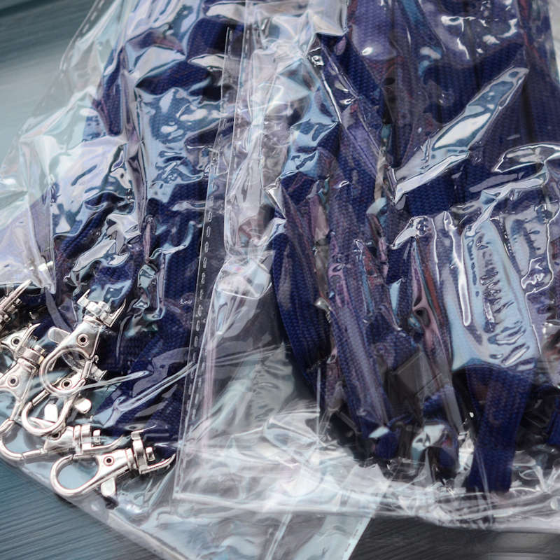 Tummansininen Classic 10mm kaulanauha turvalukolla ja papukaijaklipsillä