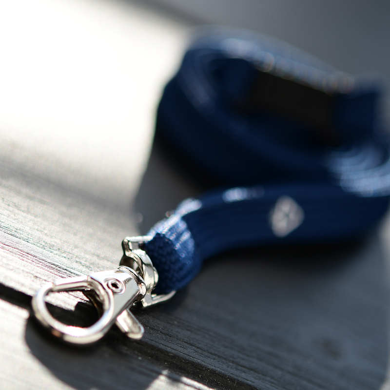 Navy rPET RPET kierrätysmuovinen Classic 10mm kaulanauha turvalukolla ja papukaijaklipsillä