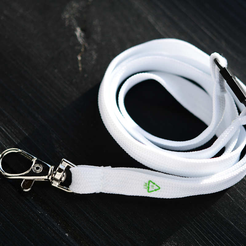 Valkoinen rPET RPET kierrätysmuovinen Classic 10mm kaulanauha turvalukolla ja papukaijaklipsillä