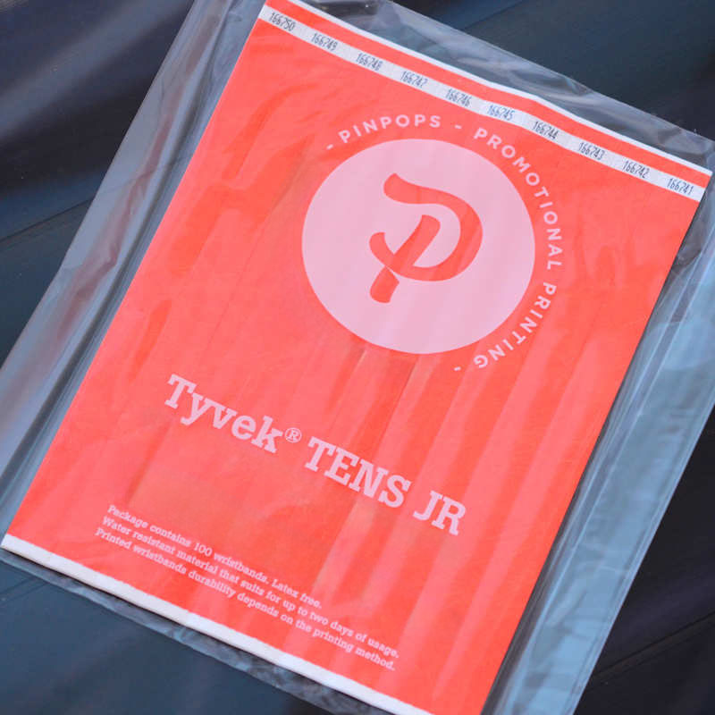 Neon oranssi Tyvek Tens ranneke pysyvästi liimautuvalla tarrapinnalla