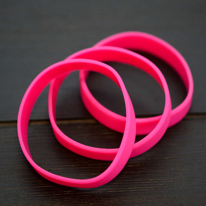 Fuksia Silikoniranneke varastotuotteena