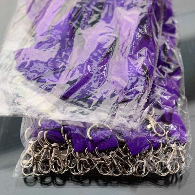 Violetti Avainnauha 20mm kahdella klipsillä, ei turvalukkoa, pehmeä materiaali